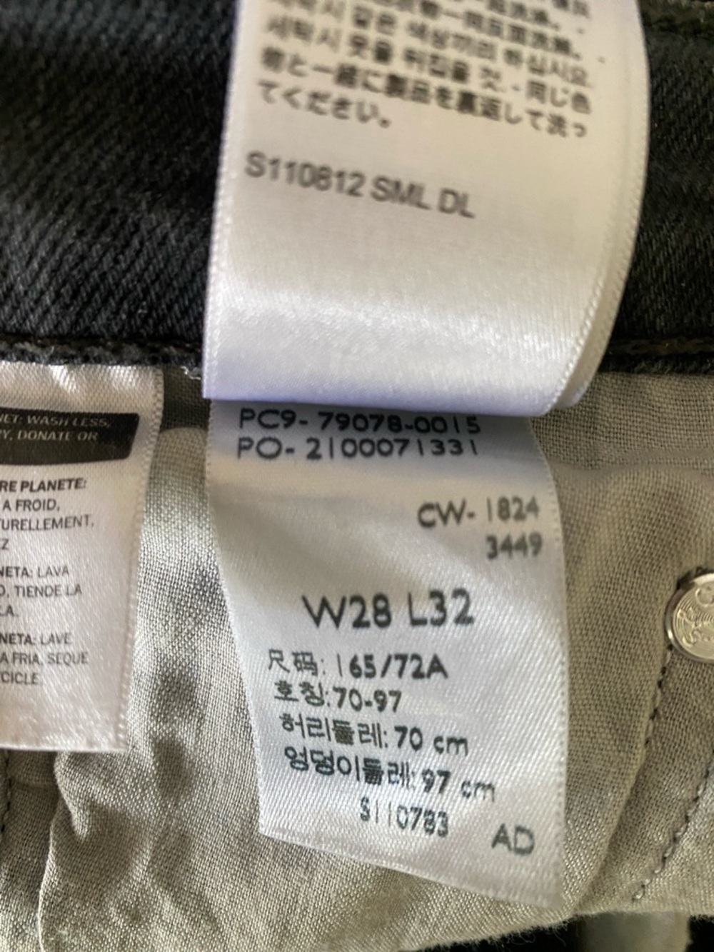 Women’s Levi Black Denim Ribcage Straight Fly Button Jeans - Picture 6 of 7